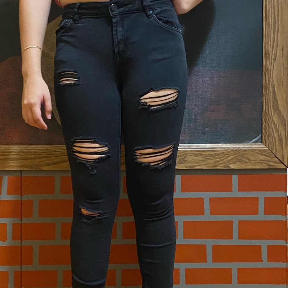 Black ripped skinny jeans
